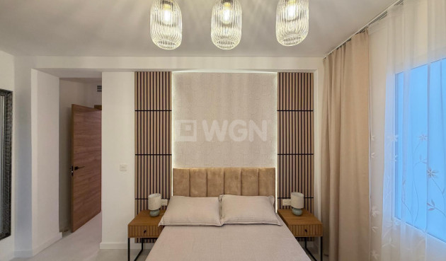 Odsprzedaż - Mieszkanie w bloku - Torrevieja - Playa del Cura