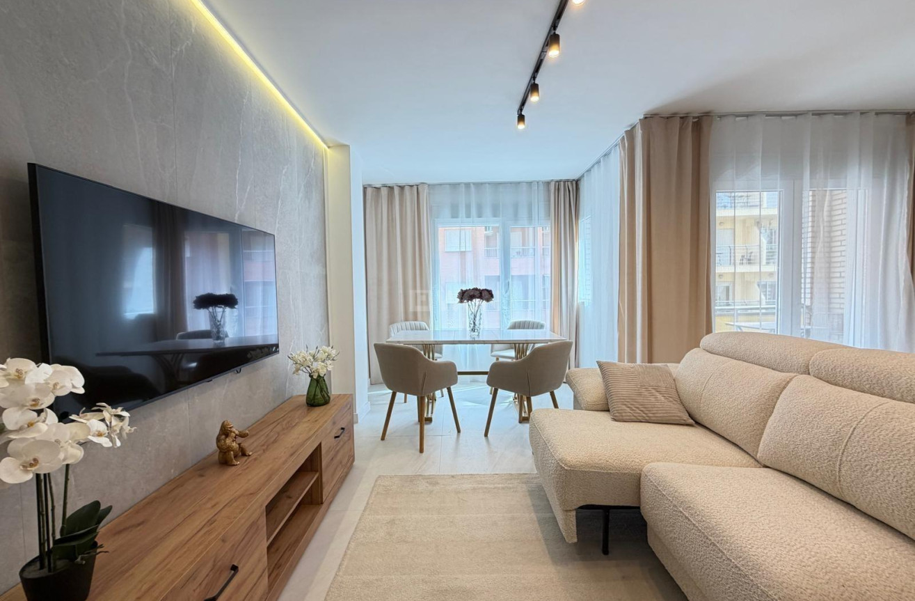 Odsprzedaż - Mieszkanie w bloku - Torrevieja - Playa del Cura