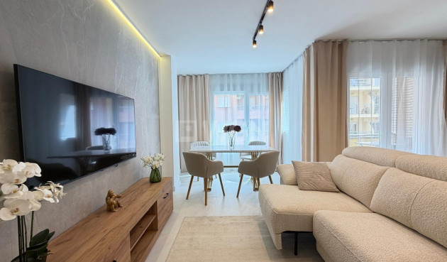 Odsprzedaż - Mieszkanie w bloku - Torrevieja - Playa del Cura