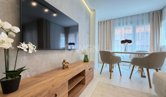 Odsprzedaż - Mieszkanie w bloku - Torrevieja - Playa del Cura