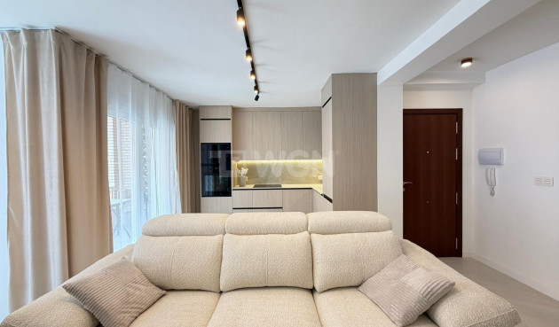 Odsprzedaż - Mieszkanie w bloku - Torrevieja - Playa del Cura