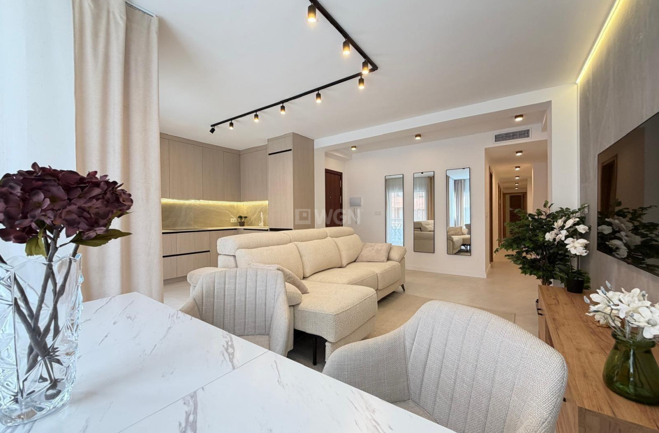 Odsprzedaż - Mieszkanie w bloku - Torrevieja - Playa del Cura