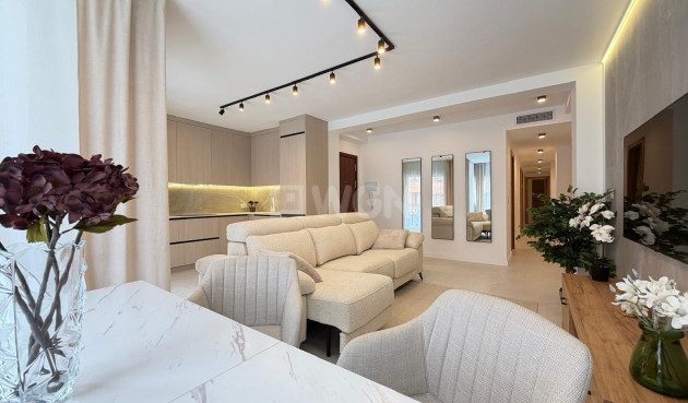 Odsprzedaż - Mieszkanie w bloku - Torrevieja - Playa del Cura