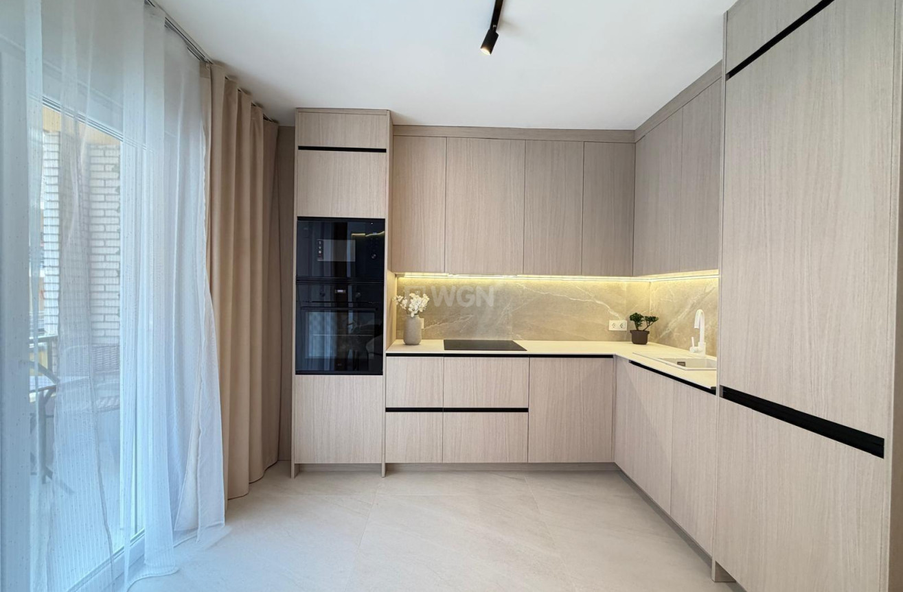 Odsprzedaż - Mieszkanie w bloku - Torrevieja - Playa del Cura