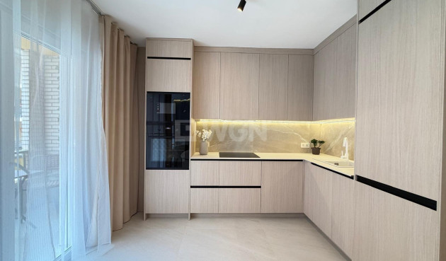 Odsprzedaż - Mieszkanie w bloku - Torrevieja - Playa del Cura