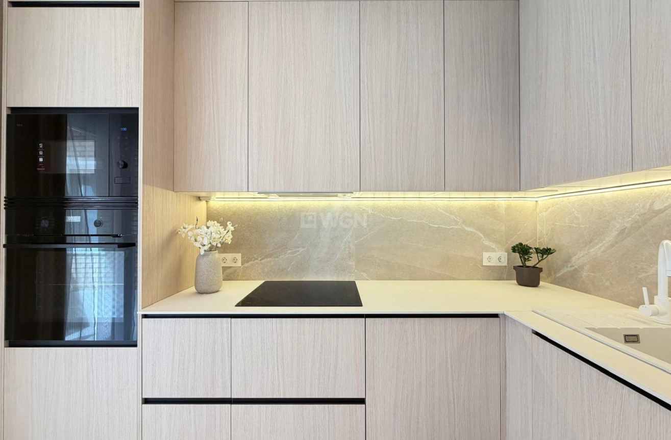 Odsprzedaż - Mieszkanie w bloku - Torrevieja - Playa del Cura