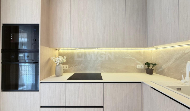 Odsprzedaż - Mieszkanie w bloku - Torrevieja - Playa del Cura