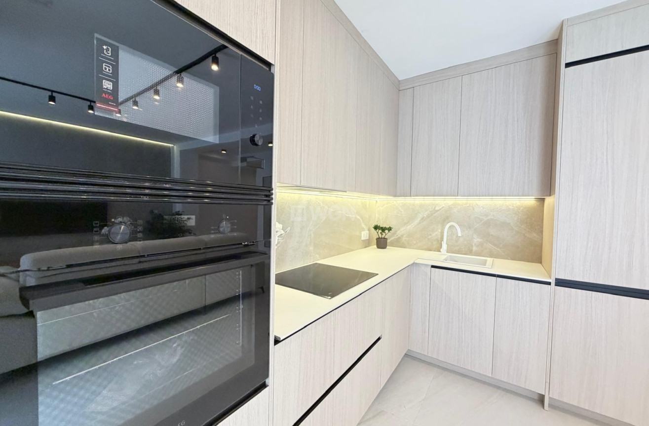 Odsprzedaż - Mieszkanie w bloku - Torrevieja - Playa del Cura