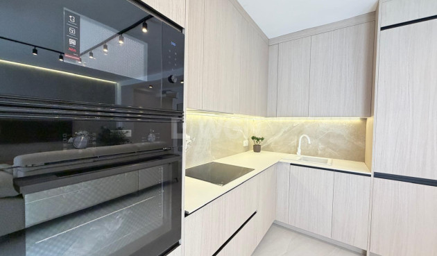 Odsprzedaż - Mieszkanie w bloku - Torrevieja - Playa del Cura