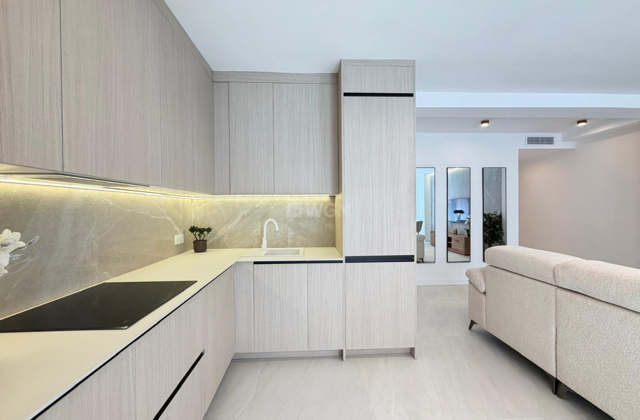 Odsprzedaż - Mieszkanie w bloku - Torrevieja - Playa del Cura