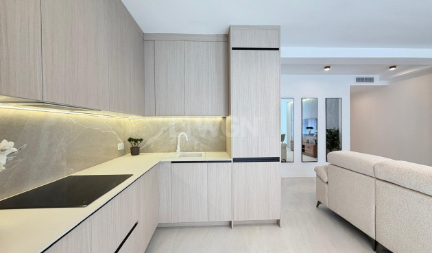 Odsprzedaż - Mieszkanie w bloku - Torrevieja - Playa del Cura