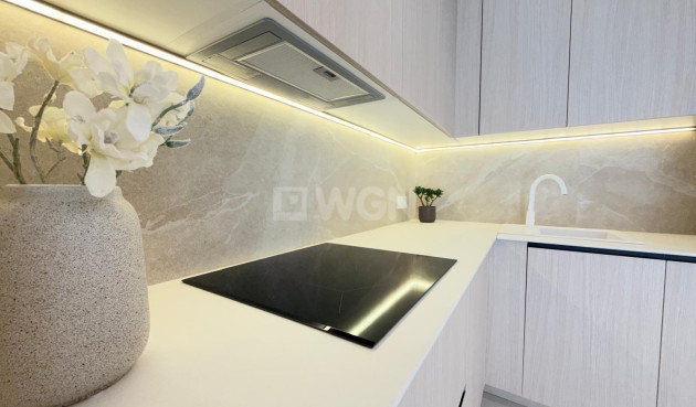 Odsprzedaż - Mieszkanie w bloku - Torrevieja - Playa del Cura