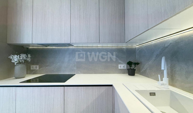 Odsprzedaż - Mieszkanie w bloku - Torrevieja - Playa del Cura