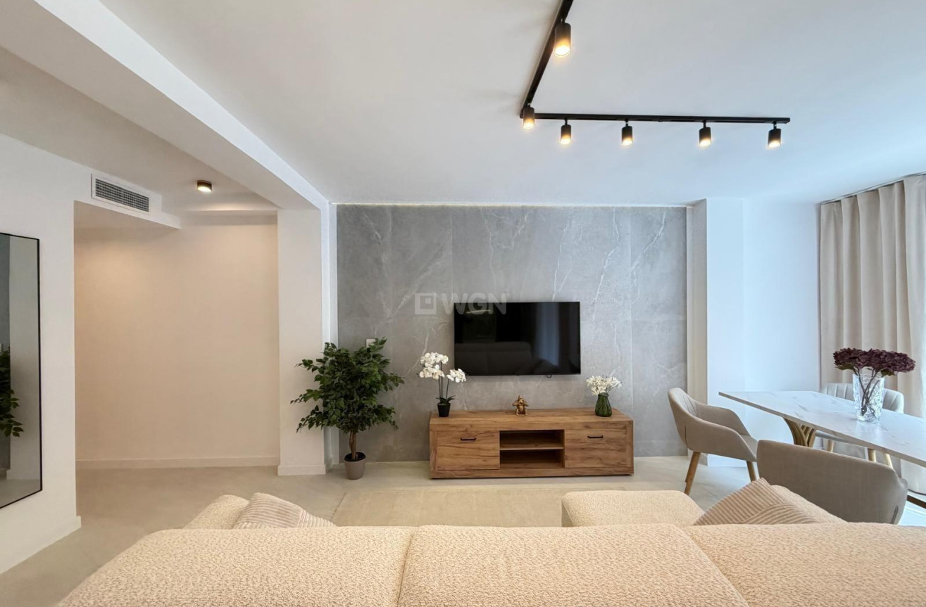 Odsprzedaż - Mieszkanie w bloku - Torrevieja - Playa del Cura