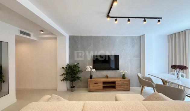 Odsprzedaż - Mieszkanie w bloku - Torrevieja - Playa del Cura