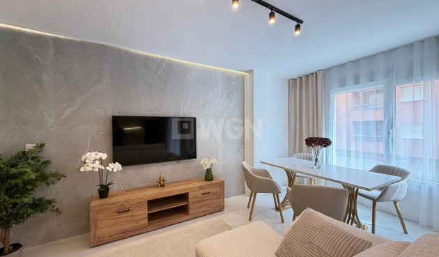 Odsprzedaż - Mieszkanie w bloku - Torrevieja - Playa del Cura