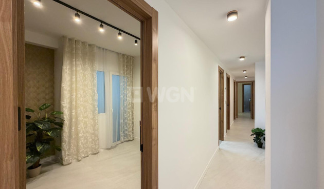 Odsprzedaż - Mieszkanie w bloku - Torrevieja - Playa del Cura