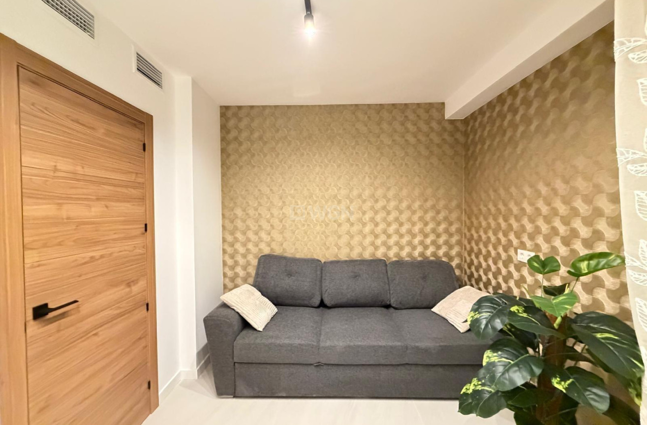 Odsprzedaż - Mieszkanie w bloku - Torrevieja - Playa del Cura