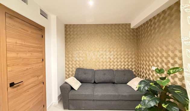 Odsprzedaż - Mieszkanie w bloku - Torrevieja - Playa del Cura