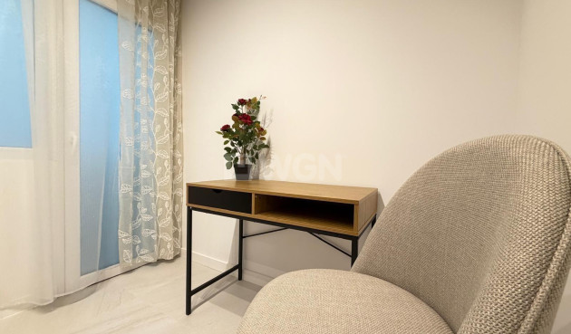 Odsprzedaż - Mieszkanie w bloku - Torrevieja - Playa del Cura