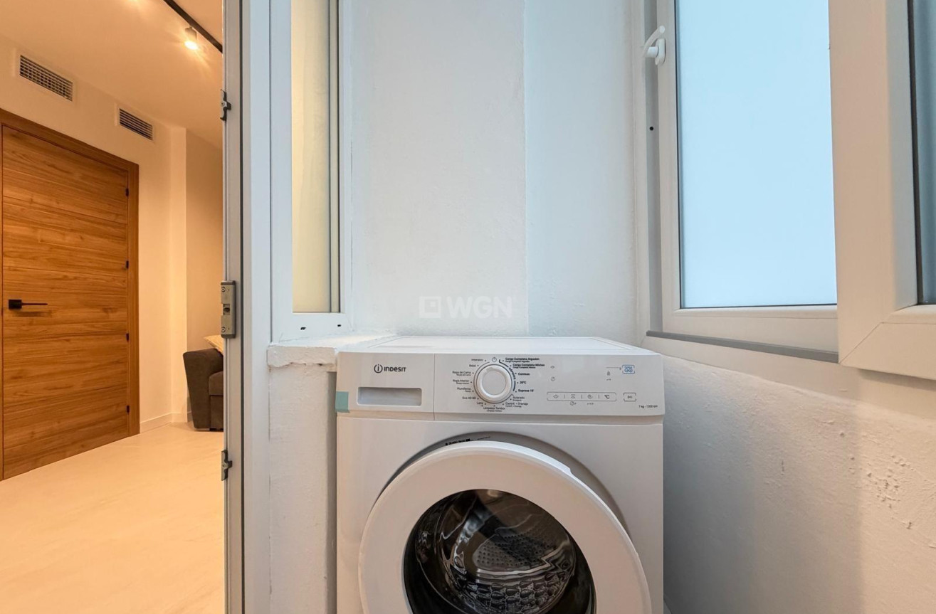 Odsprzedaż - Mieszkanie w bloku - Torrevieja - Playa del Cura