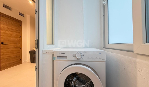 Odsprzedaż - Mieszkanie w bloku - Torrevieja - Playa del Cura