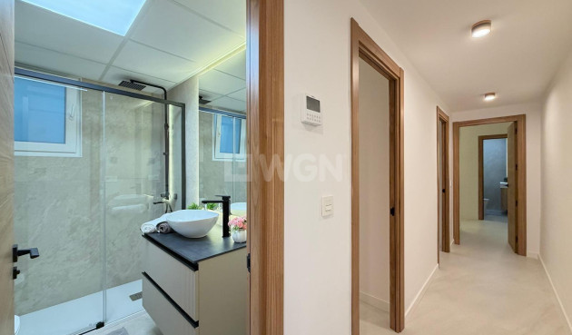 Odsprzedaż - Mieszkanie w bloku - Torrevieja - Playa del Cura