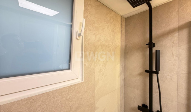 Odsprzedaż - Mieszkanie w bloku - Torrevieja - Playa del Cura