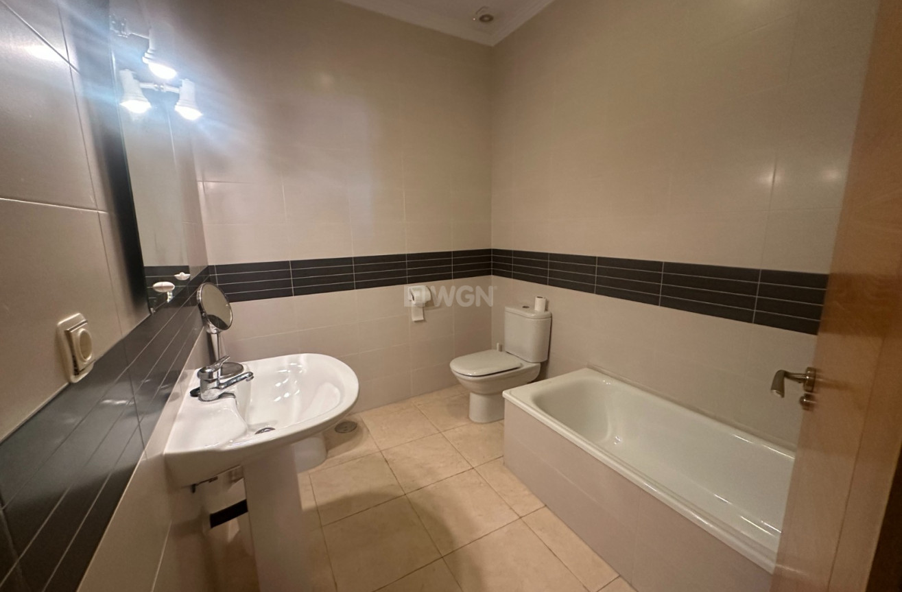 Odsprzedaż - Mieszkanie w bloku - Jacarilla - Inland