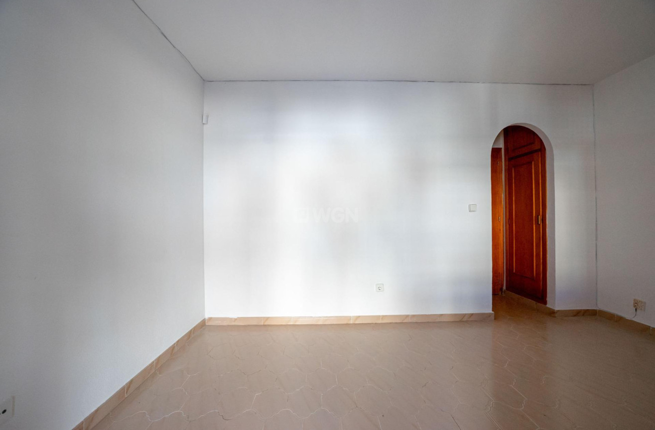 Odsprzedaż - Mieszkanie w bloku - Torrevieja - El Chaparral