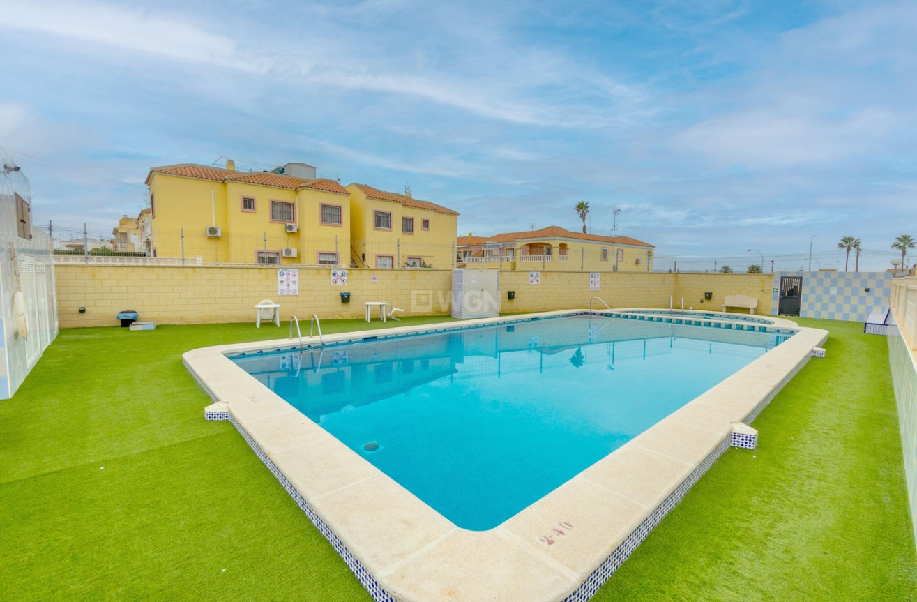 Odsprzedaż - Mieszkanie w bloku - Torrevieja - El Chaparral
