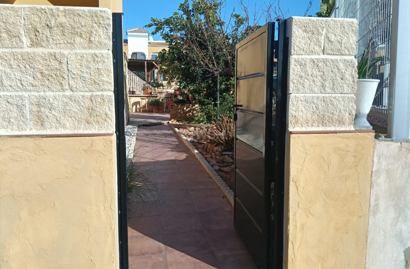 Odsprzedaż - Mieszkanie w bloku - Los Montesinos - Costa Blanca