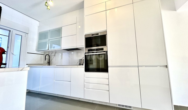 Odsprzedaż - Kamienica - Cabo Roig - Costa Blanca