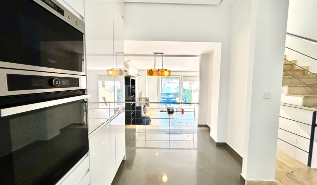 Odsprzedaż - Kamienica - Cabo Roig - Costa Blanca