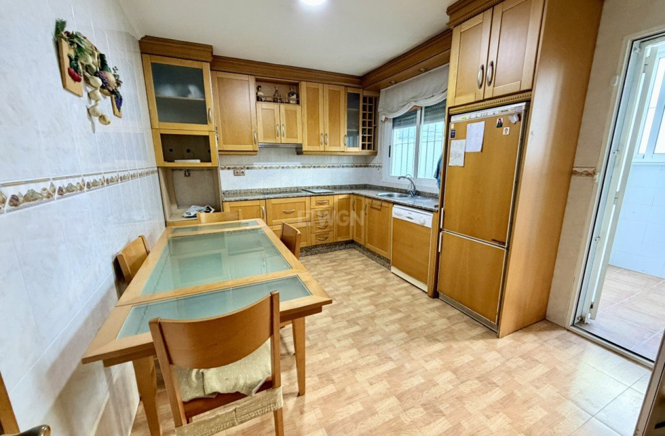 Odsprzedaż - Kamienica - Formentera del Segura - Costa Blanca