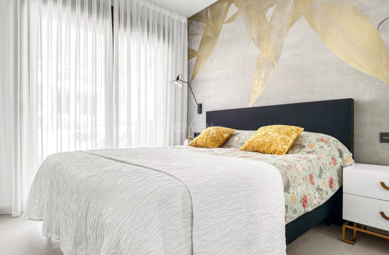 Odsprzedaż - Mieszkanie w bloku - Torrevieja - Costa Blanca