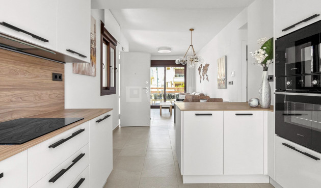 Odsprzedaż - Mieszkanie w bloku - Torrevieja - Costa Blanca