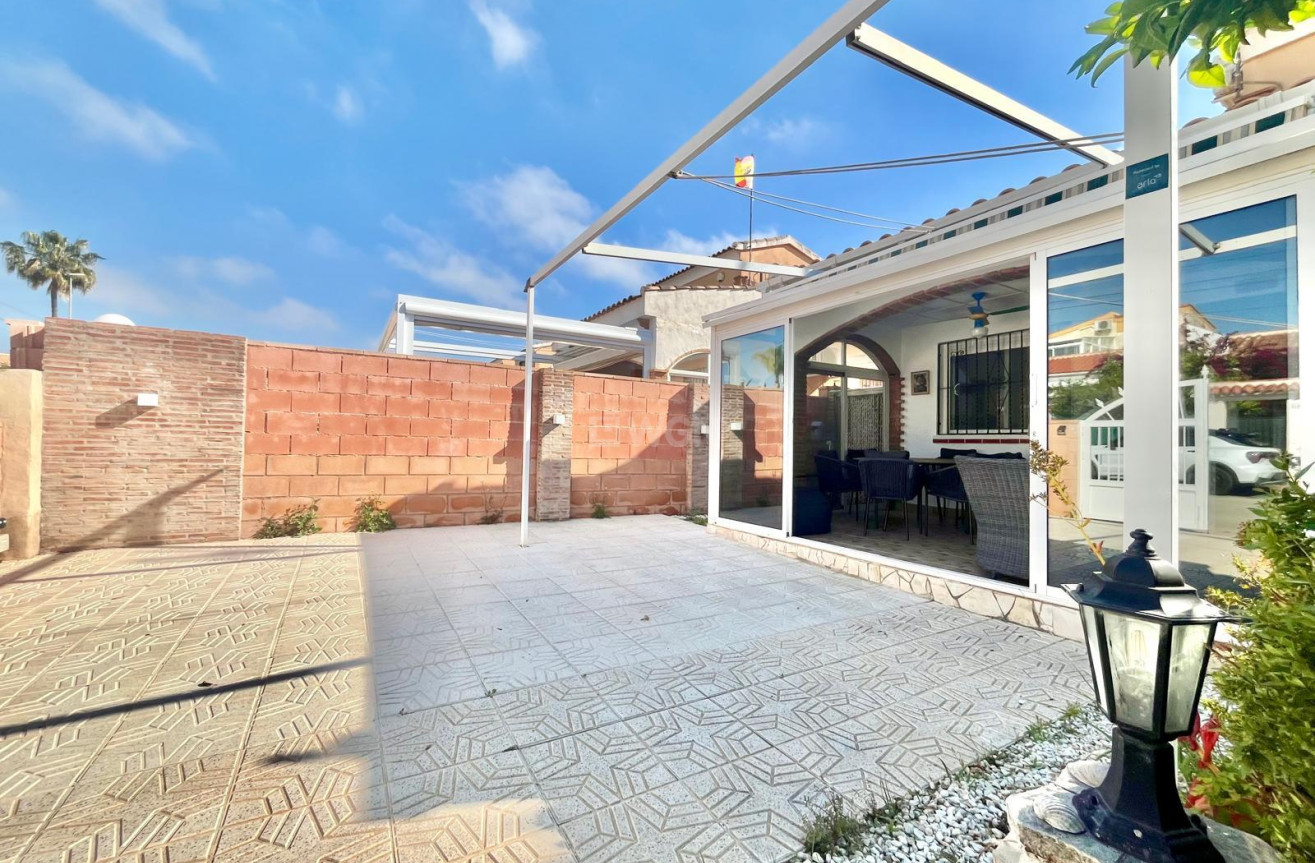 Odsprzedaż - Villa - Orihuela Costa - Los Almendros-la Florida