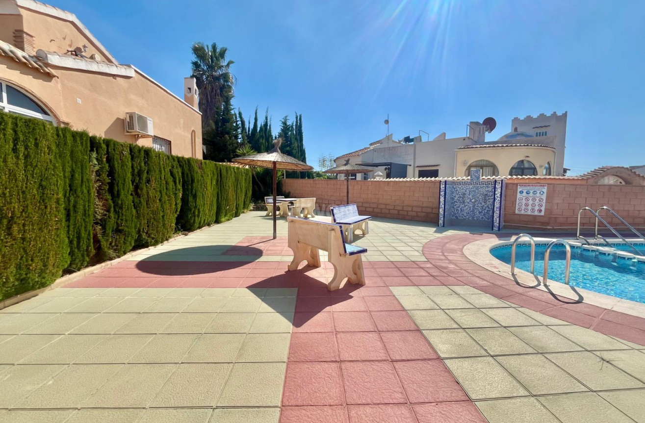 Odsprzedaż - Villa - Orihuela Costa - Los Almendros-la Florida