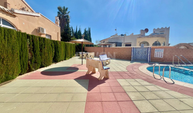 Odsprzedaż - Villa - Orihuela Costa - Los Almendros-la Florida