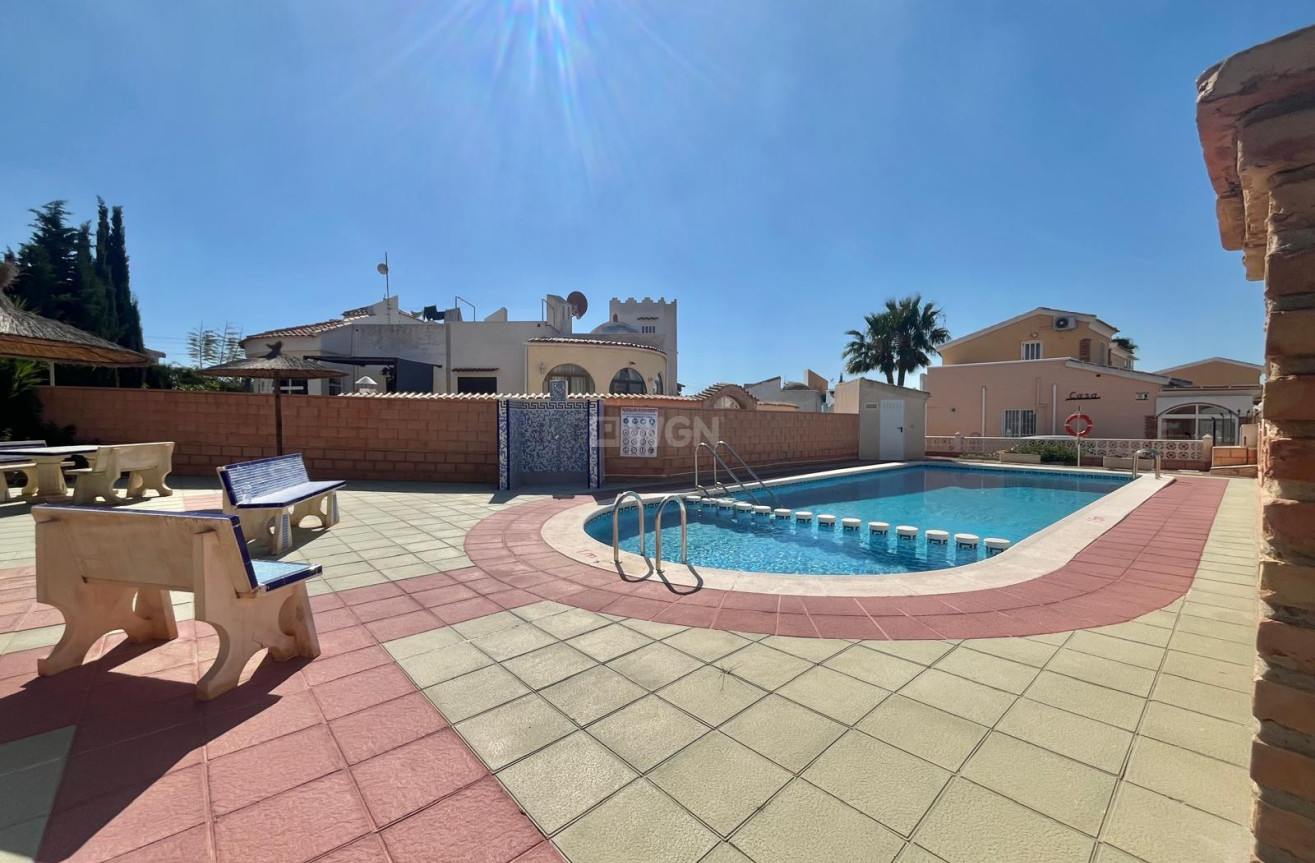 Odsprzedaż - Villa - Orihuela Costa - Los Almendros-la Florida