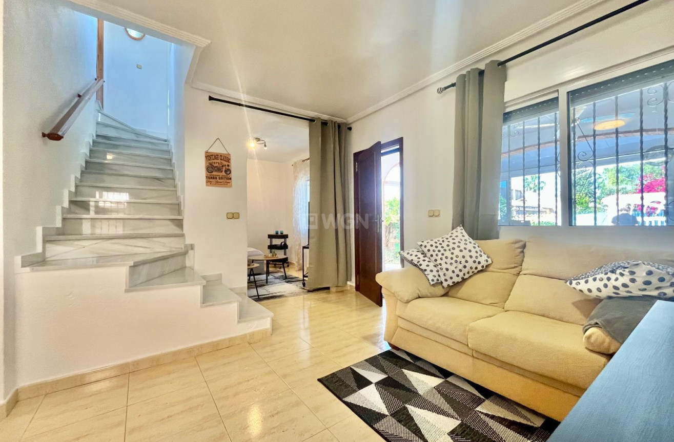 Odsprzedaż - Villa - Orihuela Costa - Los Almendros-la Florida