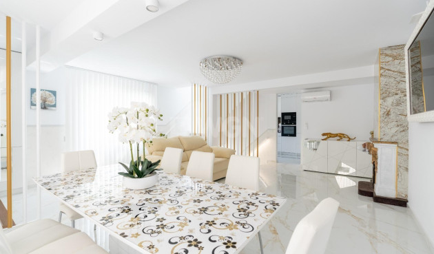 Odsprzedaż - Kamienica - Torrevieja - Punta Prima