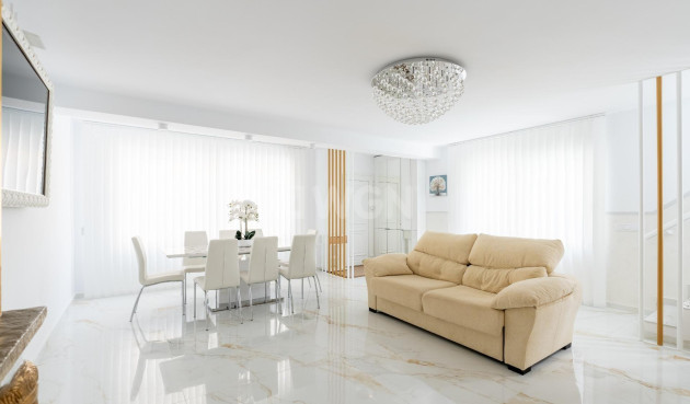 Odsprzedaż - Kamienica - Torrevieja - Punta Prima