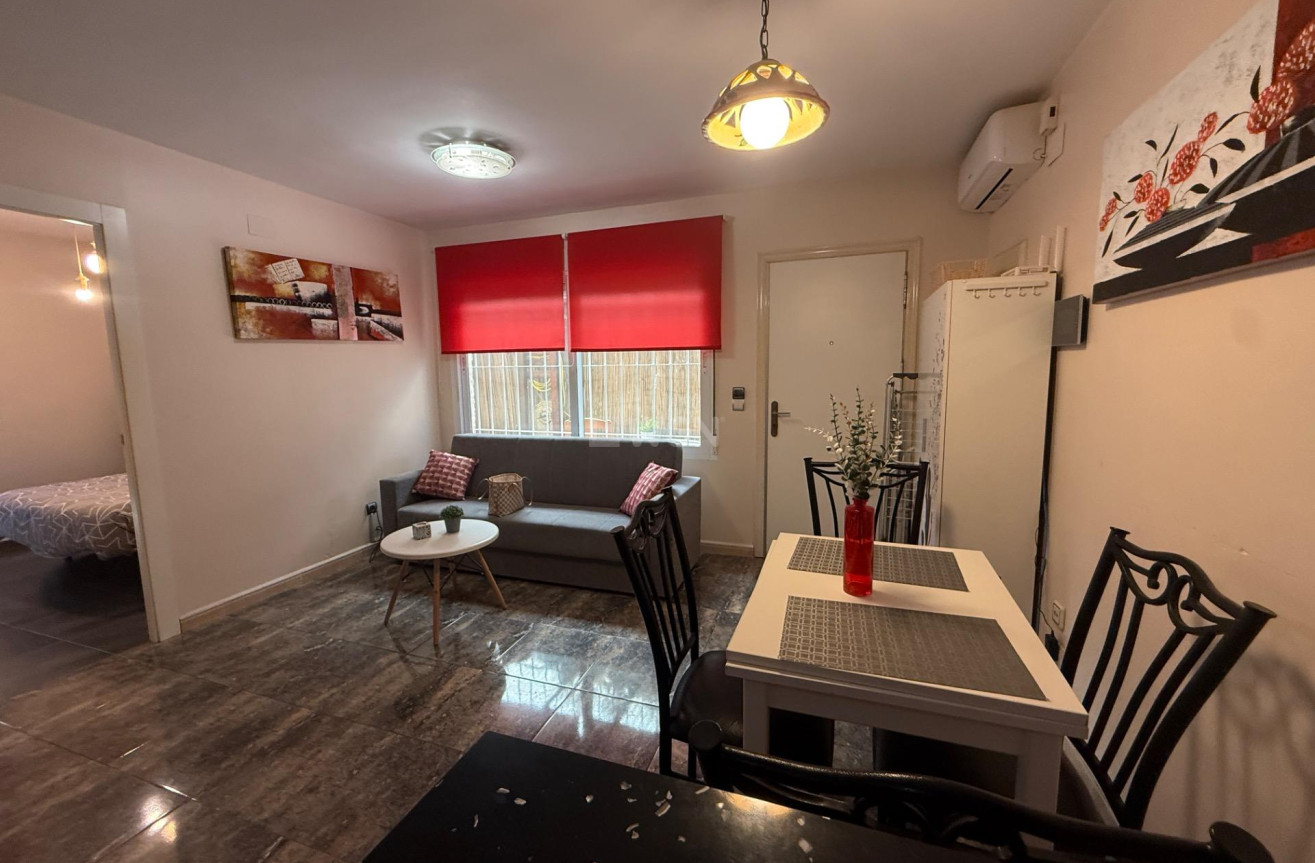 Odsprzedaż - Kamienica - Torrevieja - Carrefour