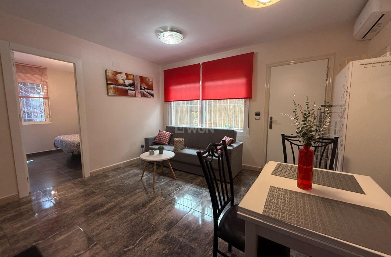 Odsprzedaż - Kamienica - Torrevieja - Carrefour