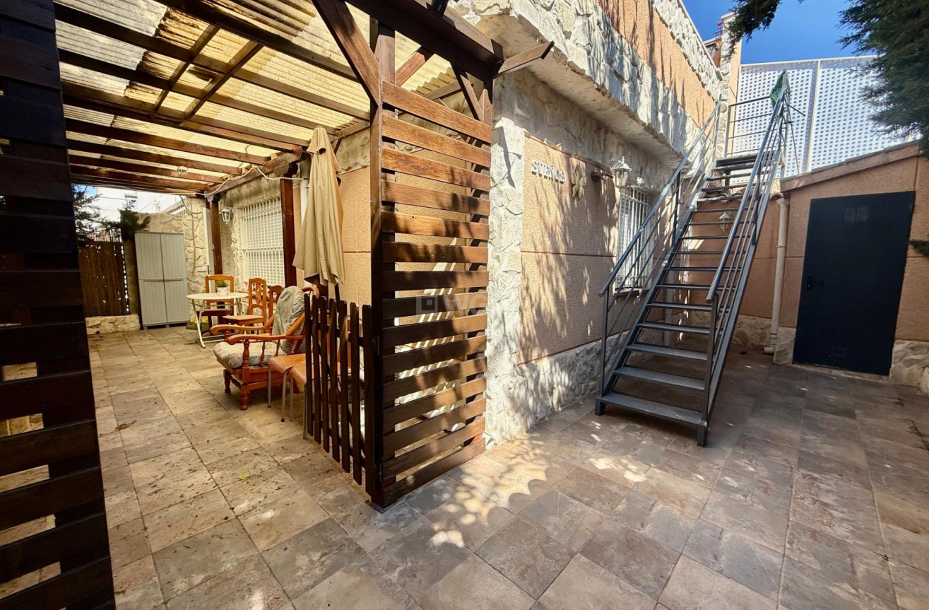 Odsprzedaż - Kamienica - Torrevieja - Carrefour