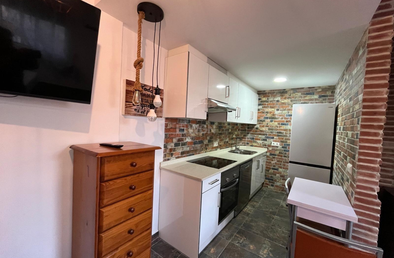 Odsprzedaż - Kamienica - Torrevieja - Carrefour