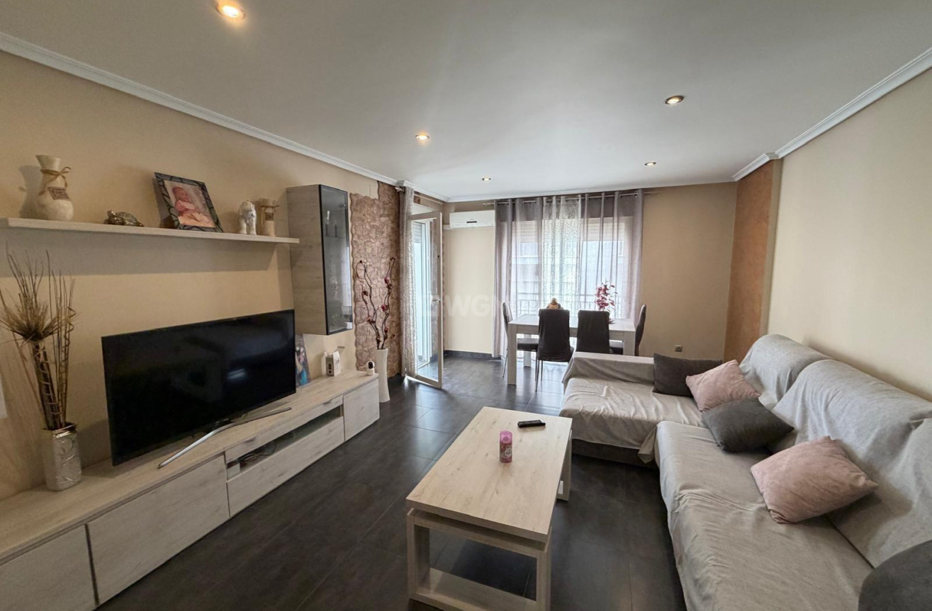 Odsprzedaż - Mieszkanie w bloku - Beniel - Centro