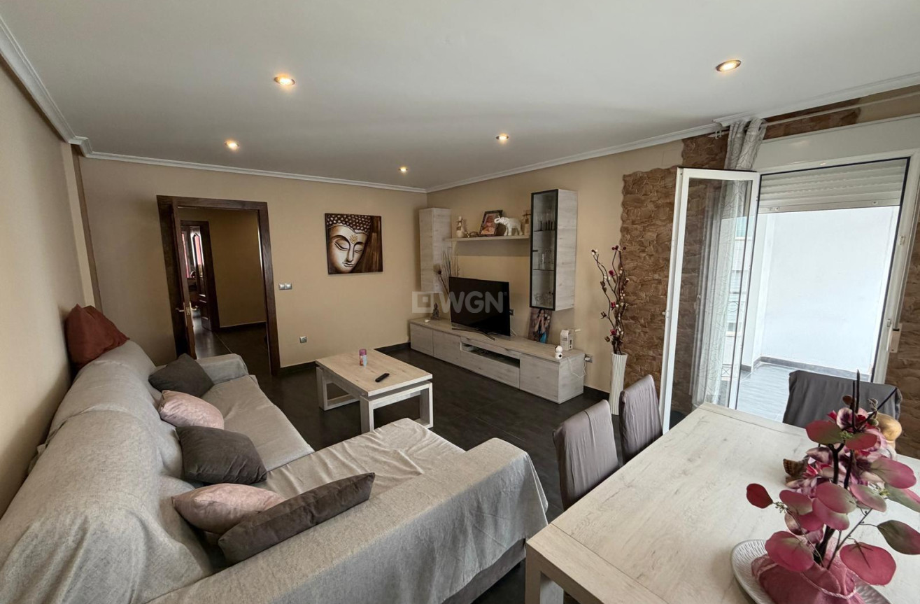 Odsprzedaż - Mieszkanie w bloku - Beniel - Centro